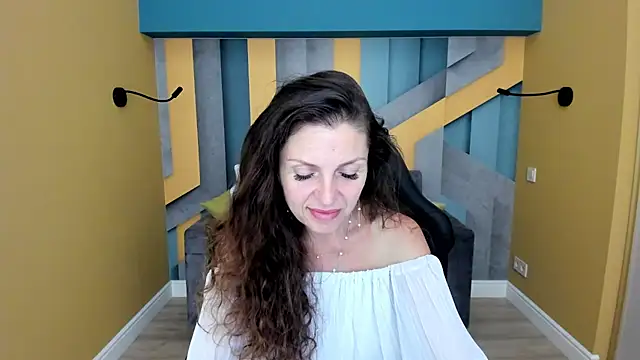 EllaLong webcam