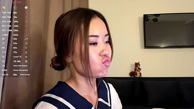 Ur_neighbor_Kira webcam