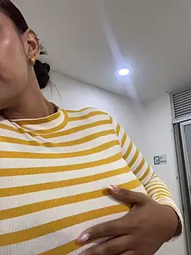Sara-77 webcam