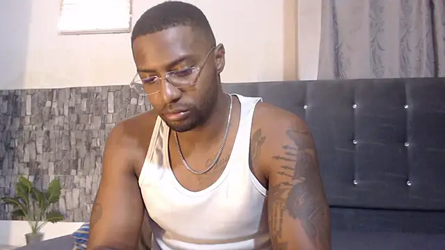 IsiahMaxwell webcam