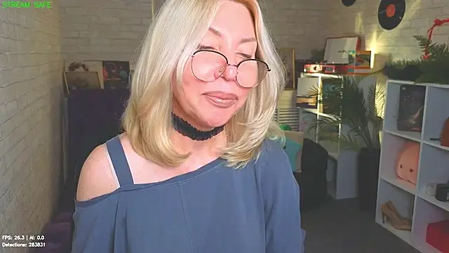Wendy_Waves webcam