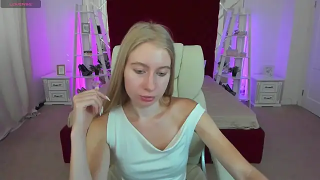 Alina_Blonde webcam