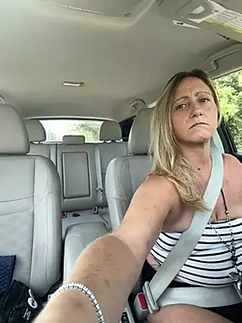MissFeralFox webcam