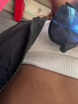 Lux_Scarlett webcam