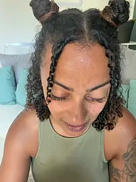 SweetPetiteNoir webcam