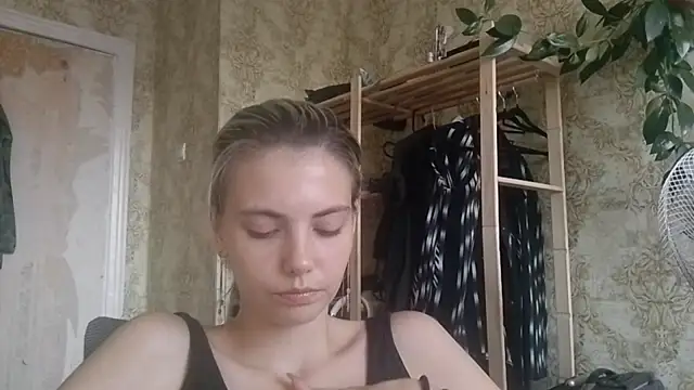 Helen18glo webcam