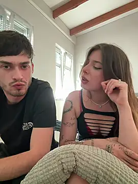 Chaos_and_cream webcam