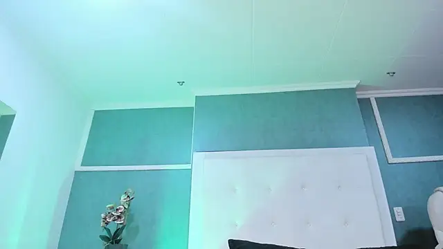 naomygomez_ webcam