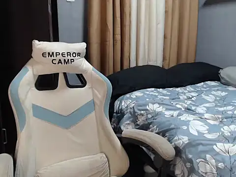 PrettyLorenxoxo webcam