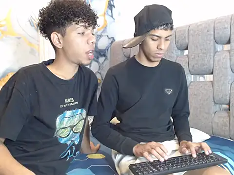 CUTE_BOYS2026 webcam