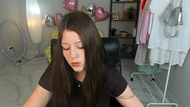 EloiseSimmons webcam