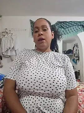 iamlatinaforeva webcam