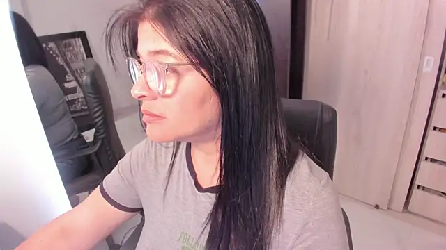 BellaFlaming webcam