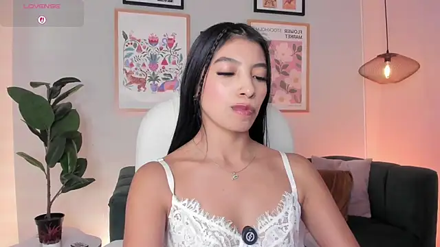 Tiffany_Low webcam