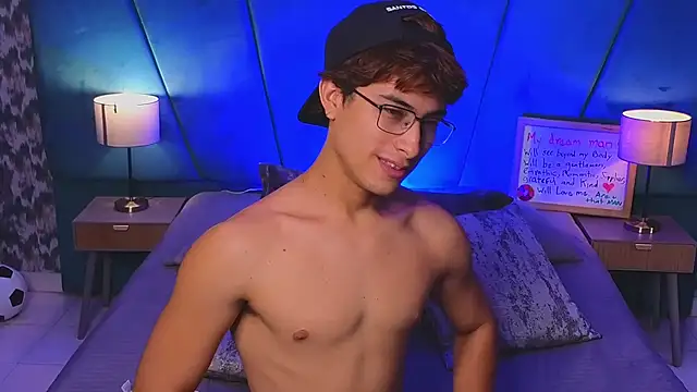 Aaron_Eze webcam