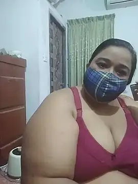 momo_loves webcam