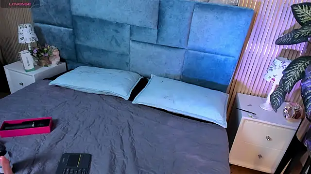 Delphine_doll webcam