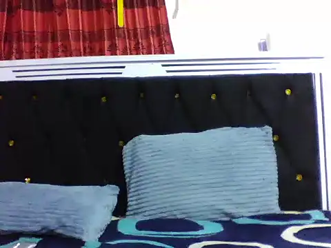 sexy-nyams live cam on StripChat