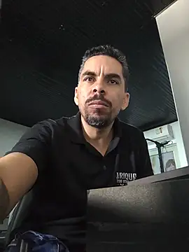 homenM live cam on 