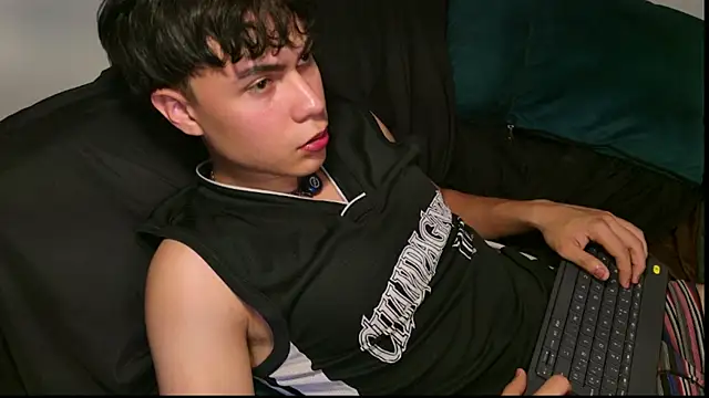 Edward_oa live cam on StripChat