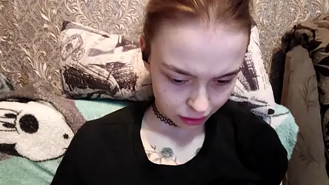 CaraDelevingnee webcam