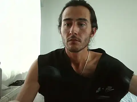 MAYBEYOUTWT live cam on StripChat