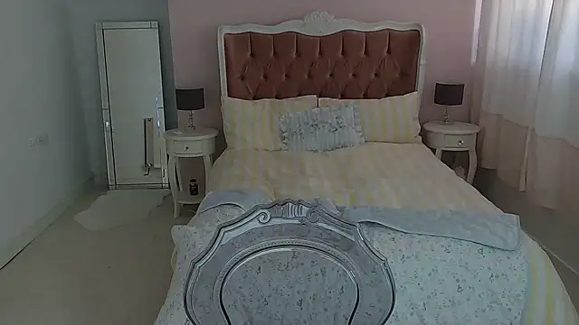 Red_firesquirt webcam