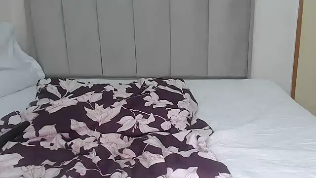 Bella_2025 webcam