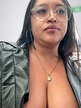 Mia_Risky-1 webcam