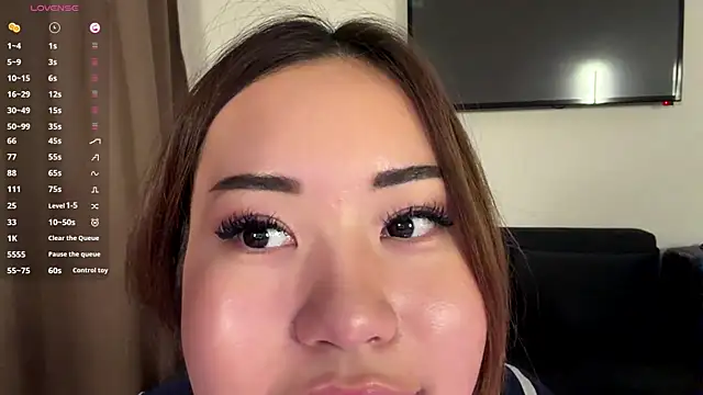 Ur_neighbor_Kira webcam