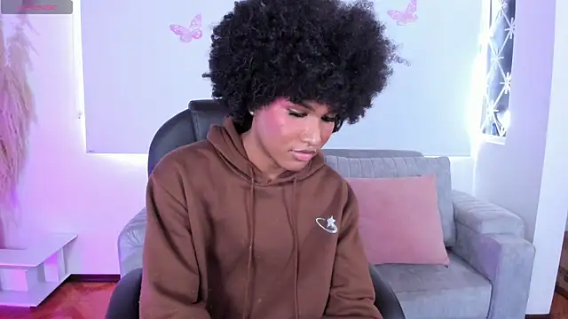 NaomiSaenz_ webcam