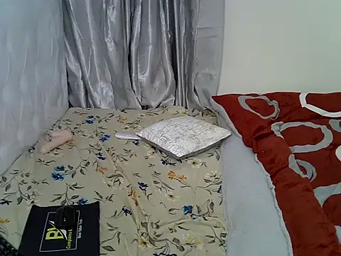 Petiteluxy webcam