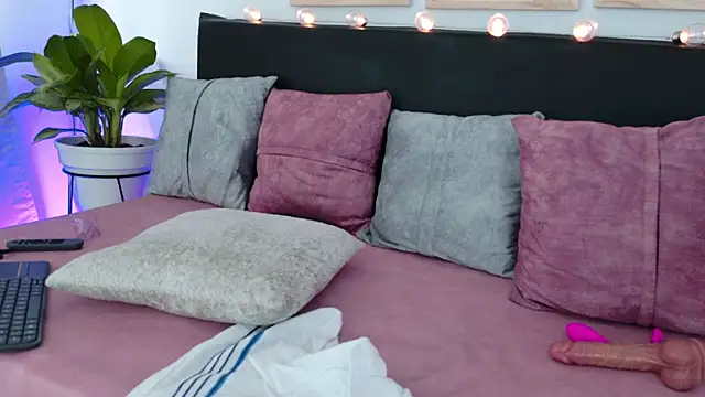 Pauline_Peach webcam