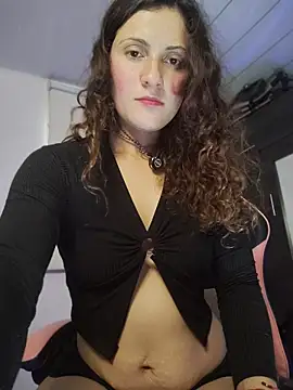 lindasyt (F young) - oil ass and 2 finger in the ass