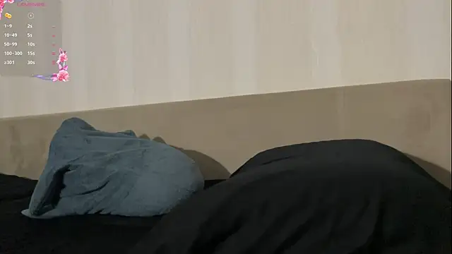 lorinaspero (F teen) - Suck fingers