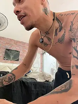 AlphaMasterXxx live cam