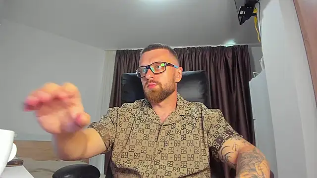Findom_guy live cam on StripChat