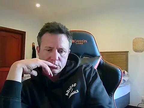 TroyDieselXXX live cam on StripChat
