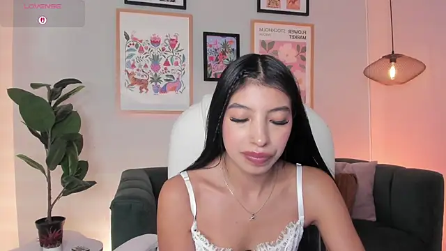 Tiffany_Low webcam