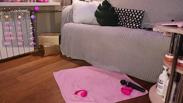 mari_moon_bunny webcam
