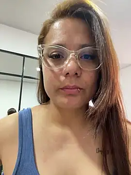 Pretty__Milf webcam