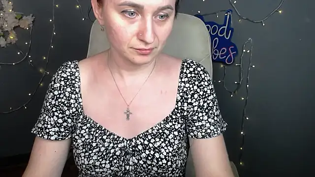 NinaFlawlees webcam