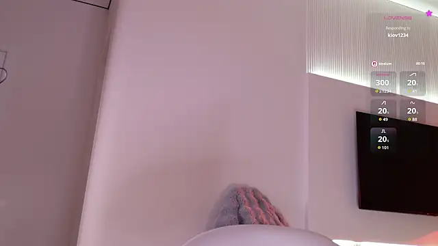 aya_aa (F teen) - boob massage close up