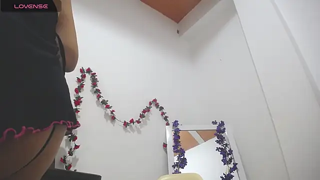 hornywifeee webcam