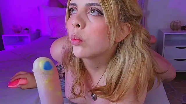 MiaColucci18 webcam