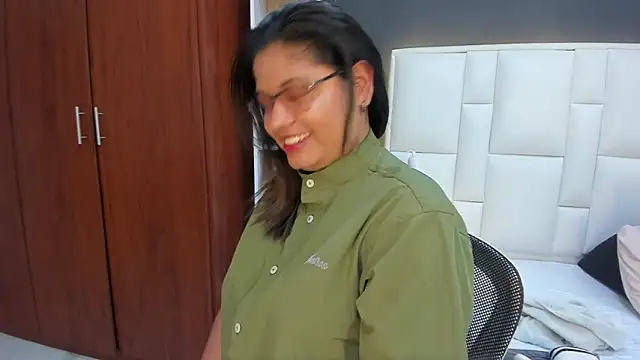 yeral2017 live cam on StripChat