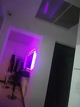 MishRaven webcam