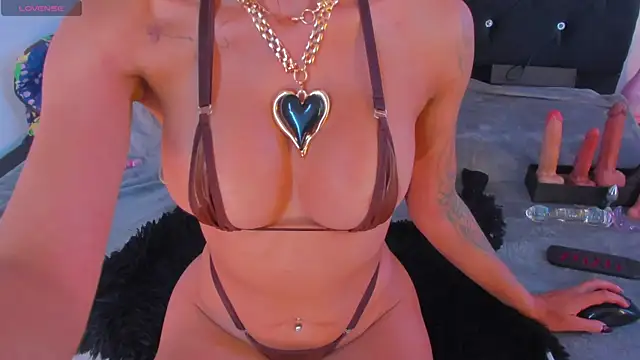 FoxxTattoo live cam on StripChat