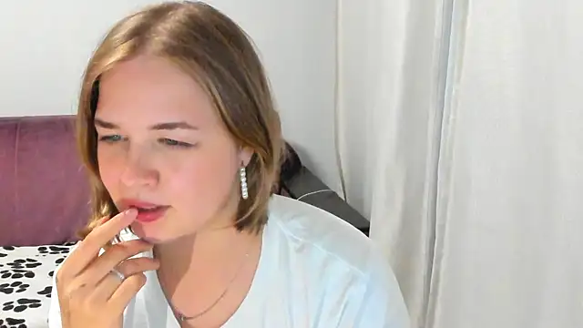 AlicePopsy webcam