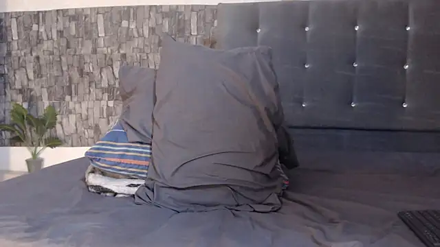 IsiahMaxwell webcam